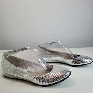 BCBG Silver Pauline Ankle Strap Wedge Shoes Size Women's 9.5 NEW with Defects